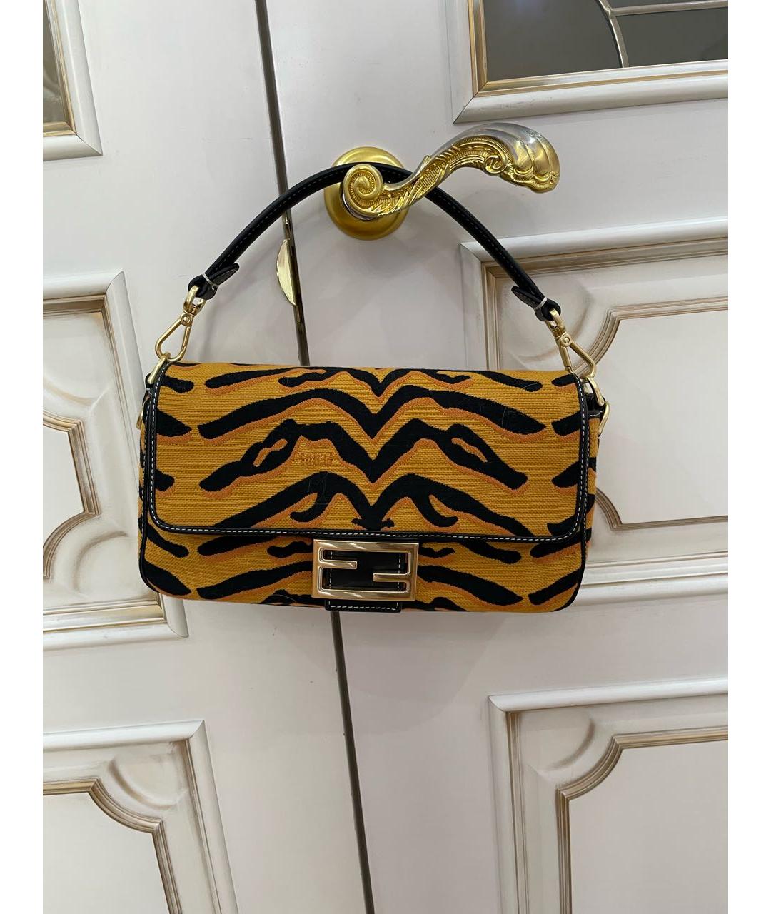 FENDI Оранжевая тканевая сумка с короткими ручками, фото 3