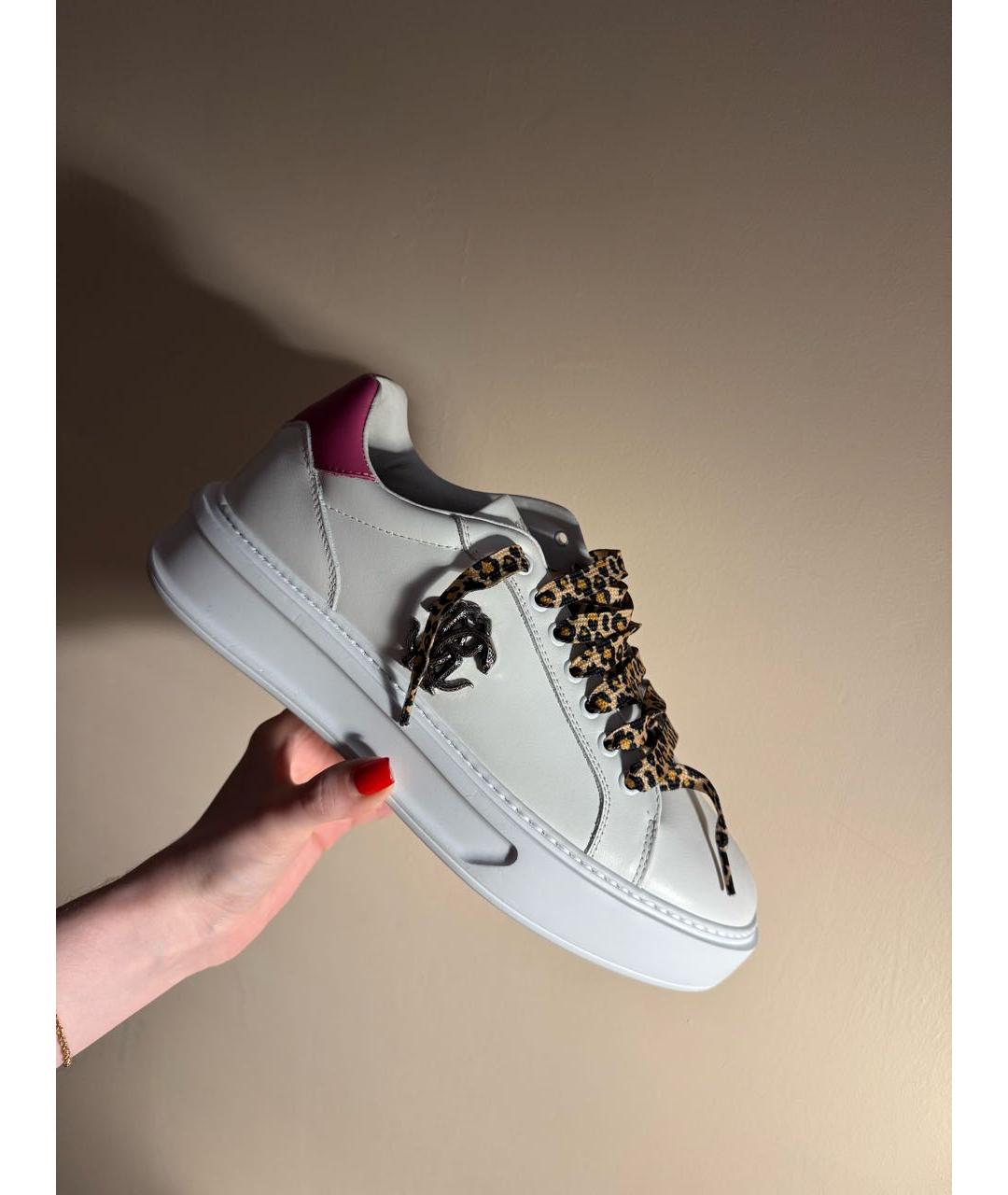 ROBERTO CAVALLI Белые кожаные кеды, фото 2