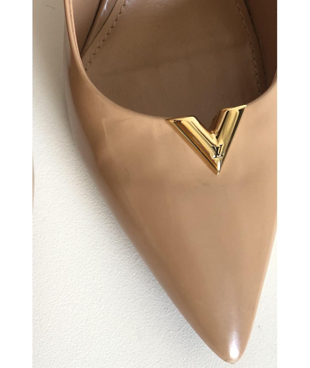 LOUIS VUITTON Бежевые туфли из лакированной кожи, фото 6