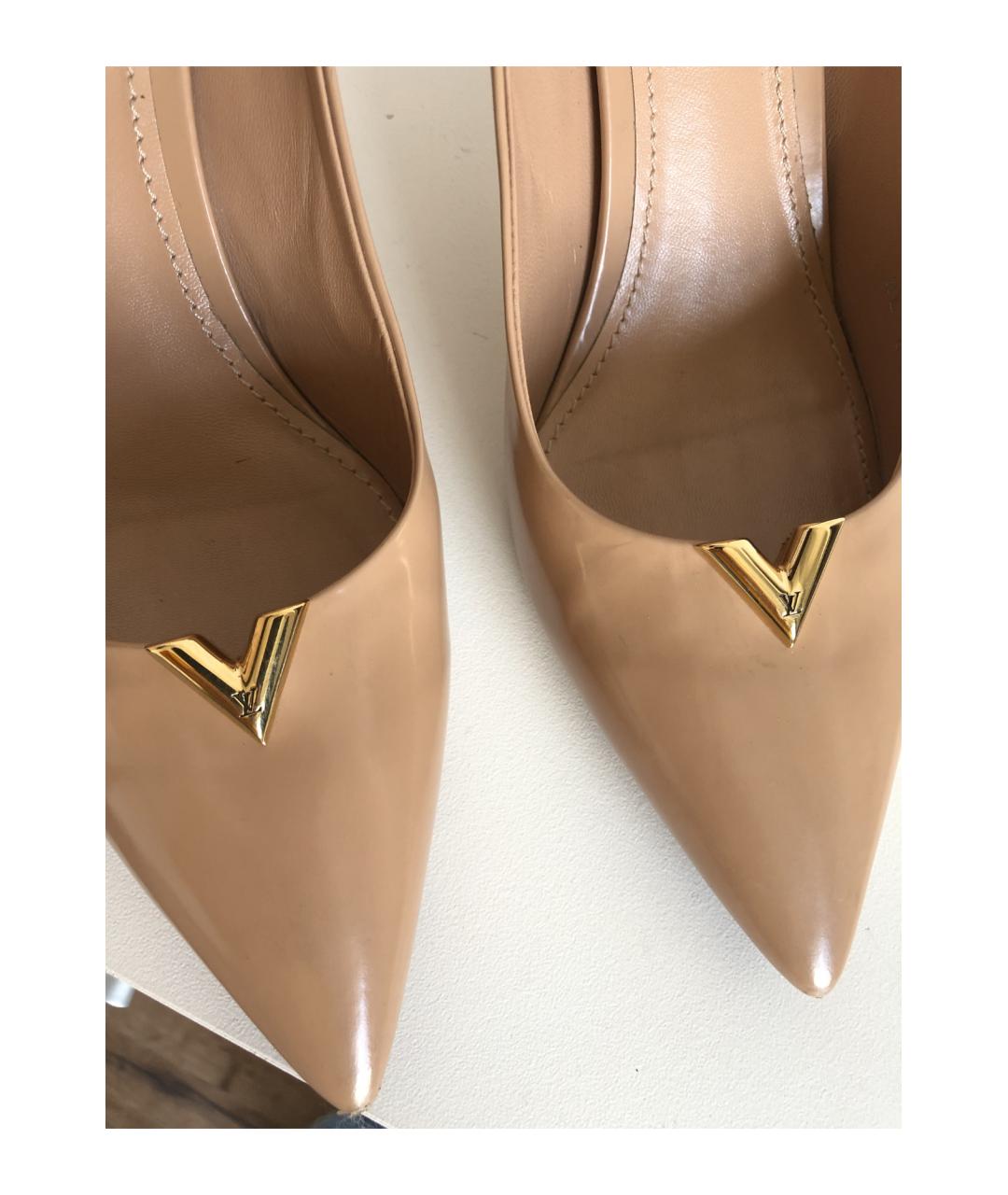 LOUIS VUITTON Бежевые туфли из лакированной кожи, фото 2