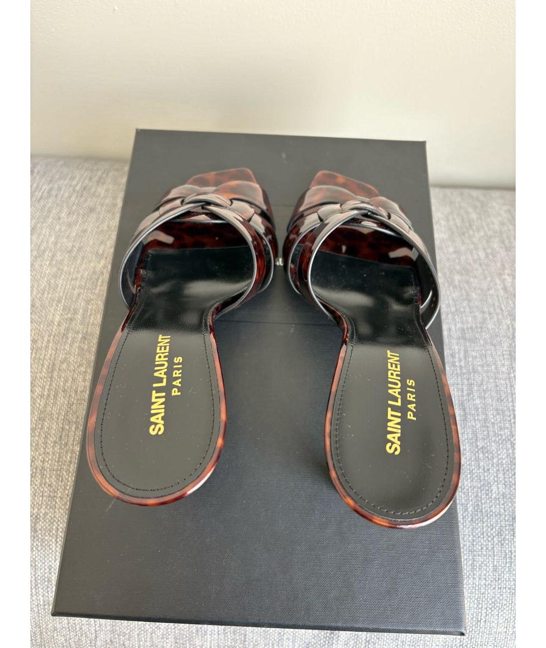 SAINT LAURENT Коричневые мюли из лакированной кожи, фото 3