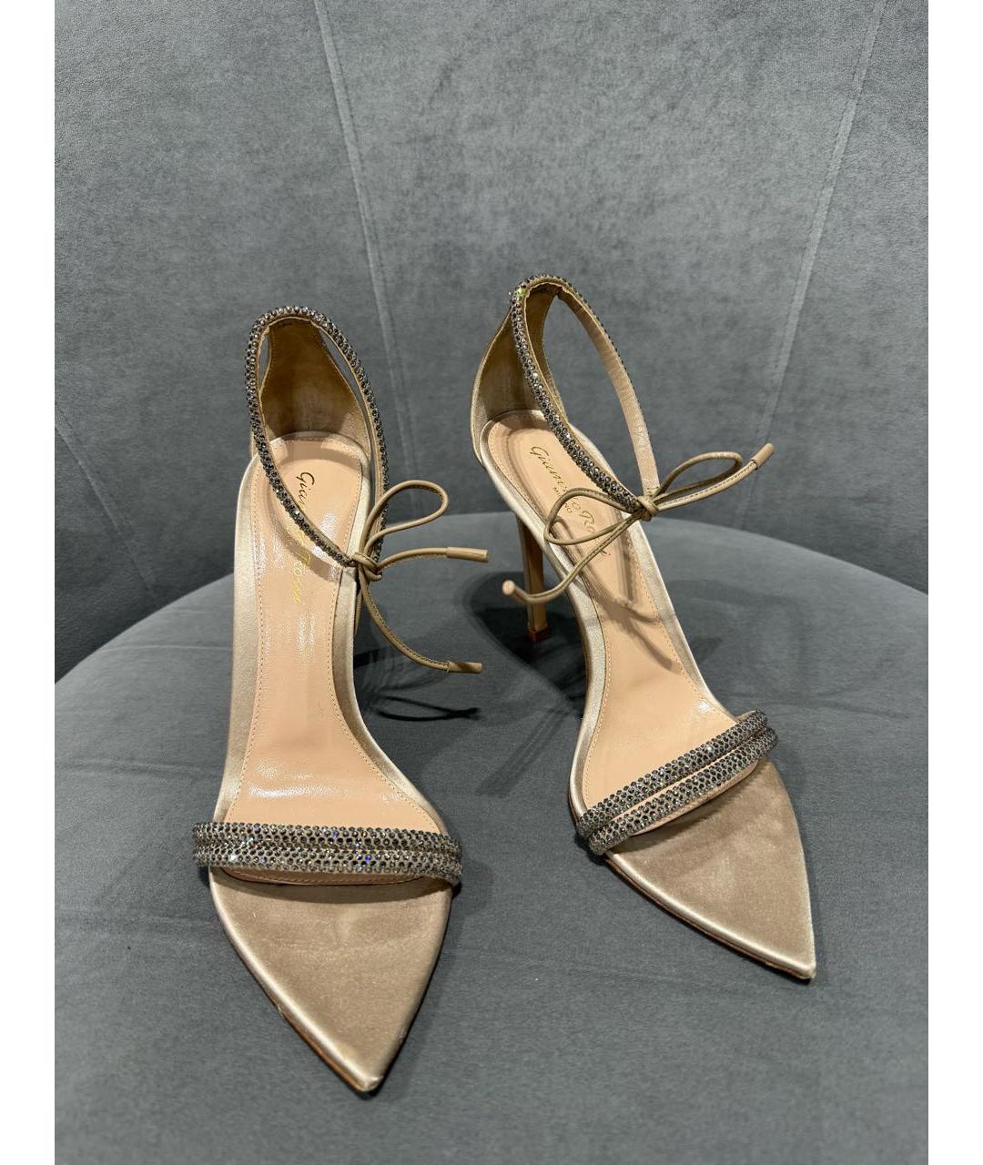 GIANVITO ROSSI Золотые текстильные босоножки, фото 4