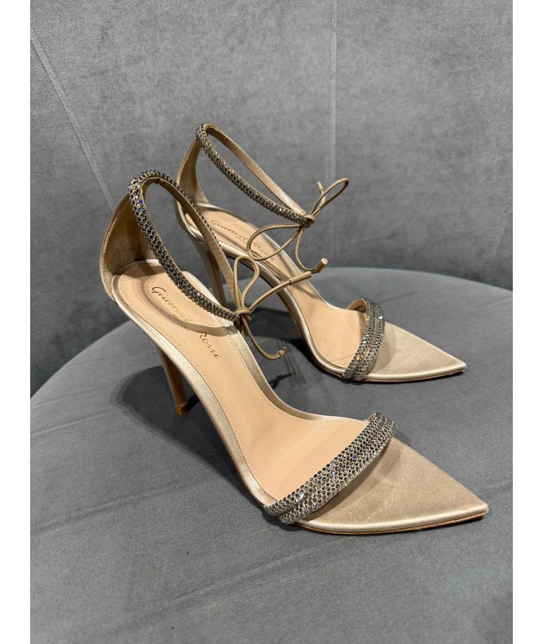 GIANVITO ROSSI Золотые текстильные босоножки, фото 3