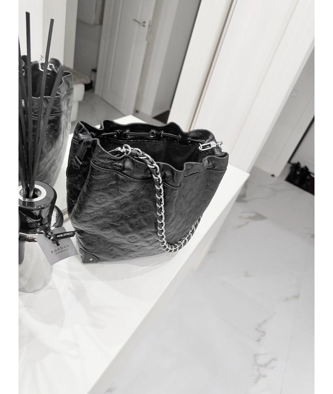 LOUIS VUITTON Черная сумка через плечо из лакированной кожи, фото 4