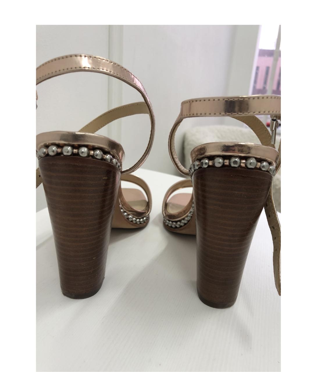 COACH Золотые босоножки из лакированной кожи, фото 5