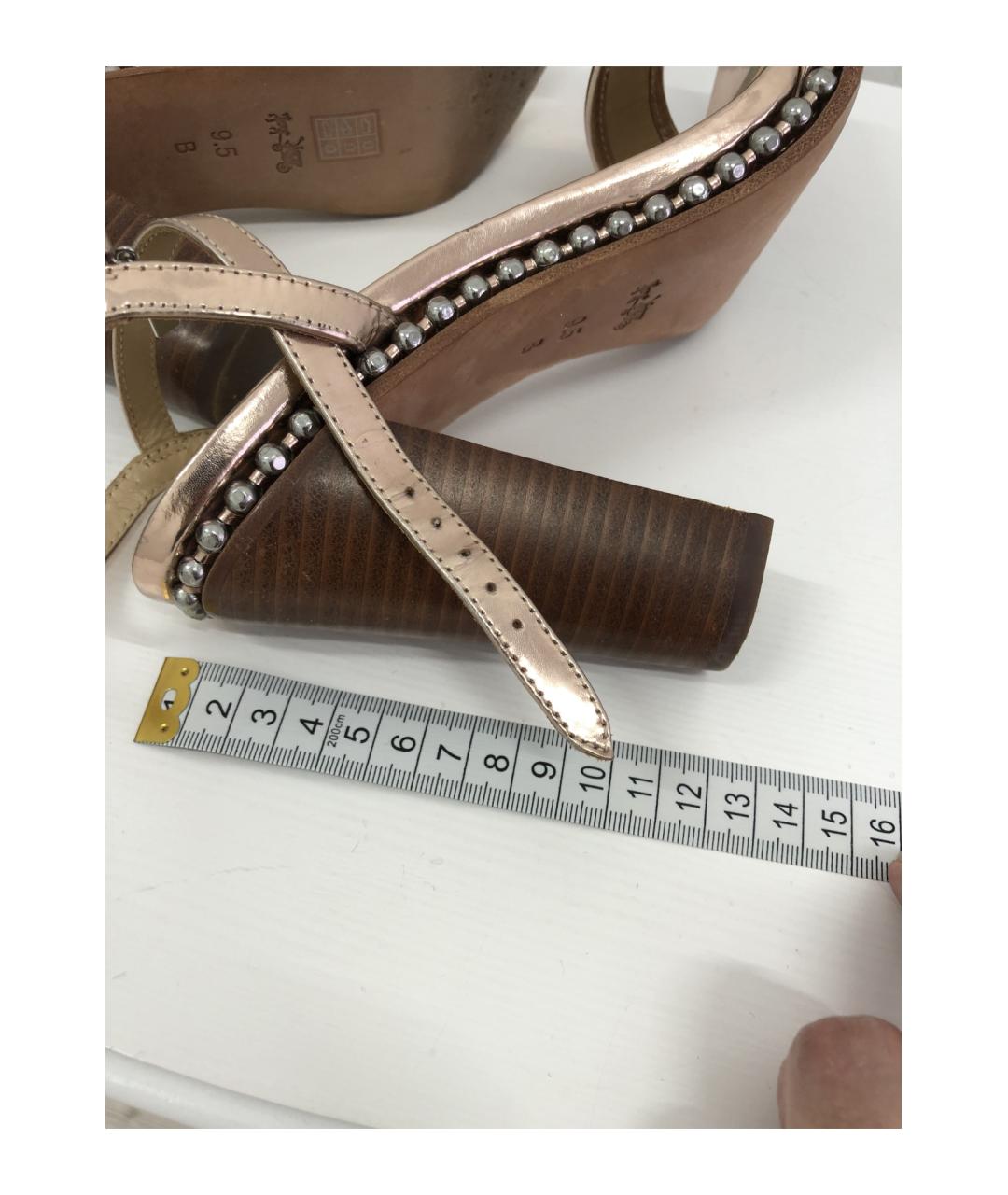 COACH Золотые босоножки из лакированной кожи, фото 6