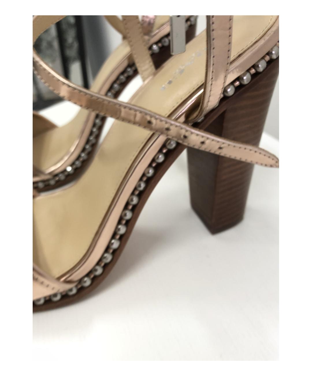 COACH Золотые босоножки из лакированной кожи, фото 4