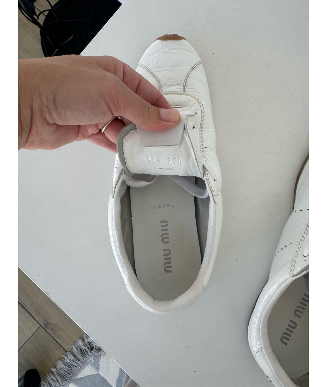 MIU MIU Белые кеды из лакированной кожи, фото 5