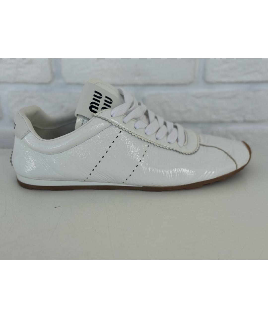 MIU MIU Белые кеды из лакированной кожи, фото 8