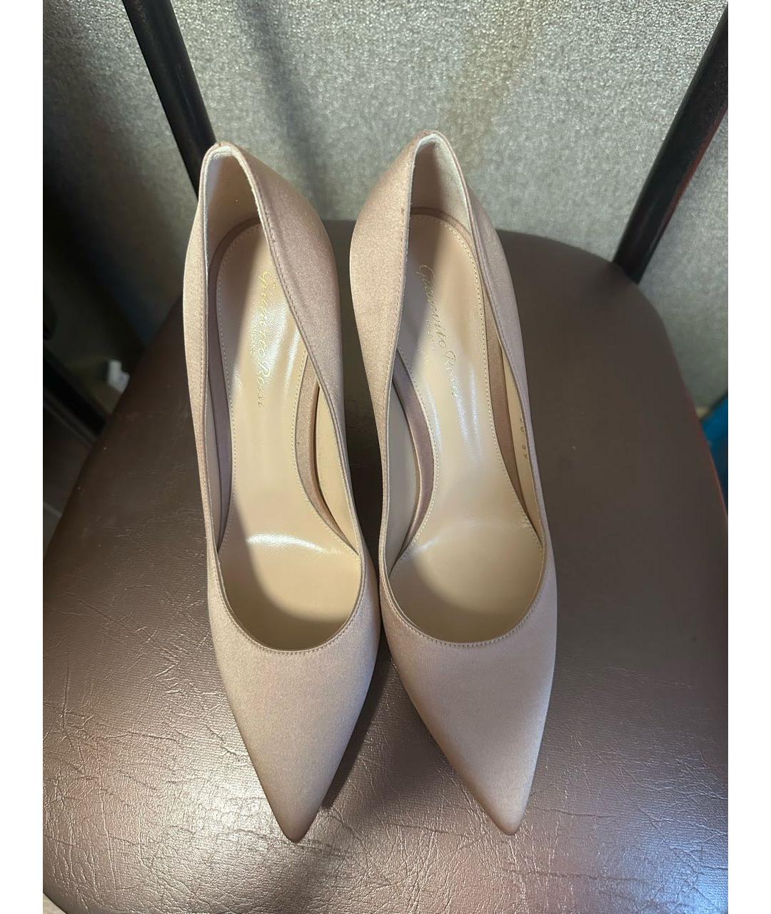 GIANVITO ROSSI Бежевые текстильные туфли, фото 2