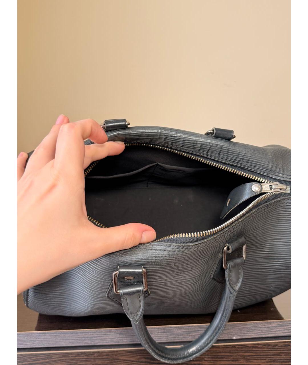 LOUIS VUITTON Черная кожаная сумка с короткими ручками, фото 4