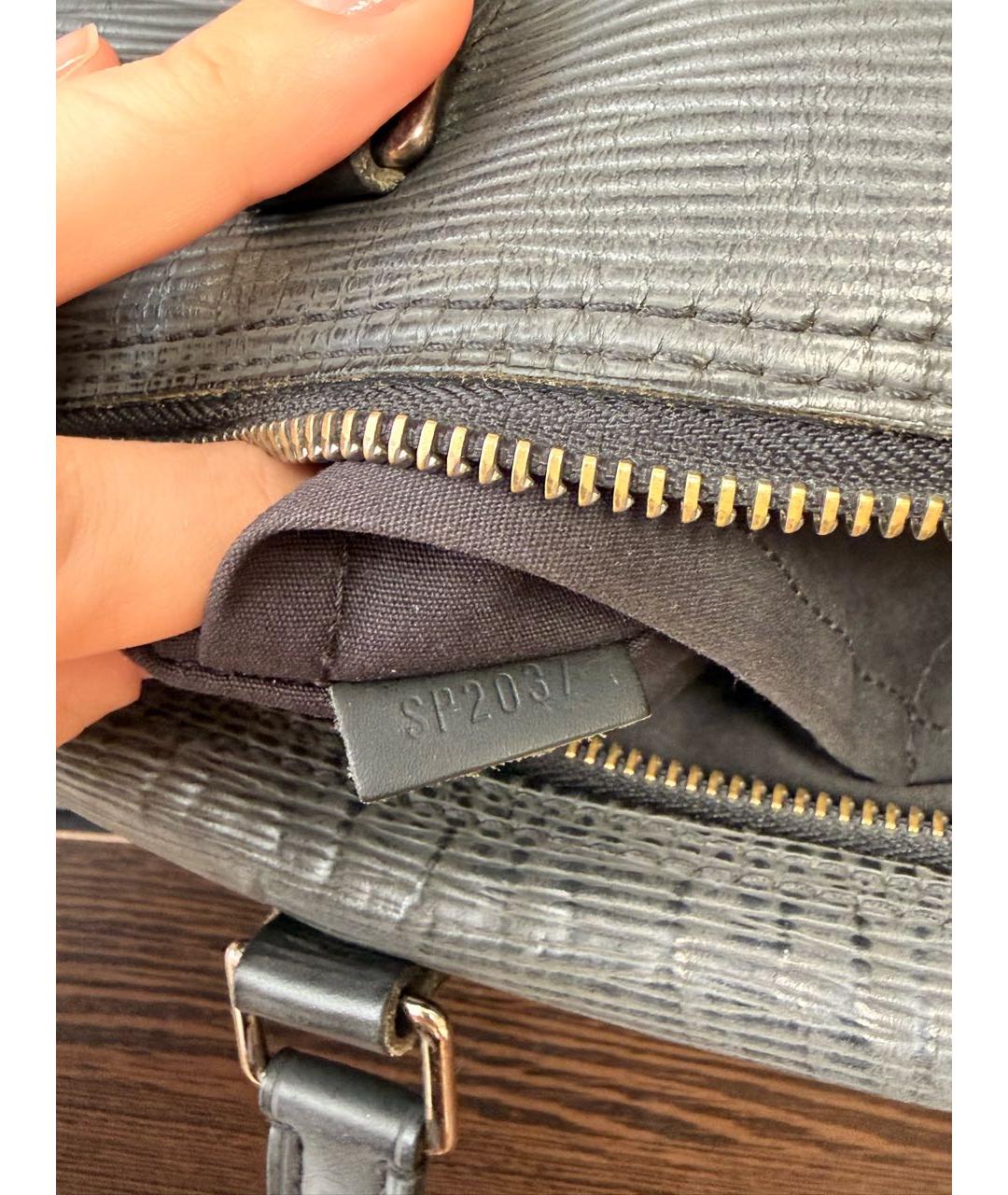 LOUIS VUITTON Черная кожаная сумка с короткими ручками, фото 7