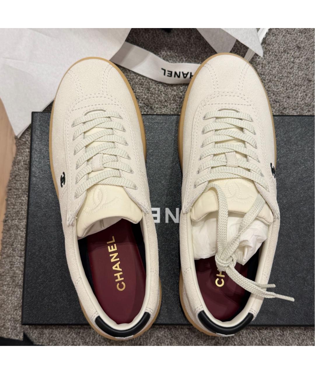 CHANEL Бежевые замшевые кеды, фото 3