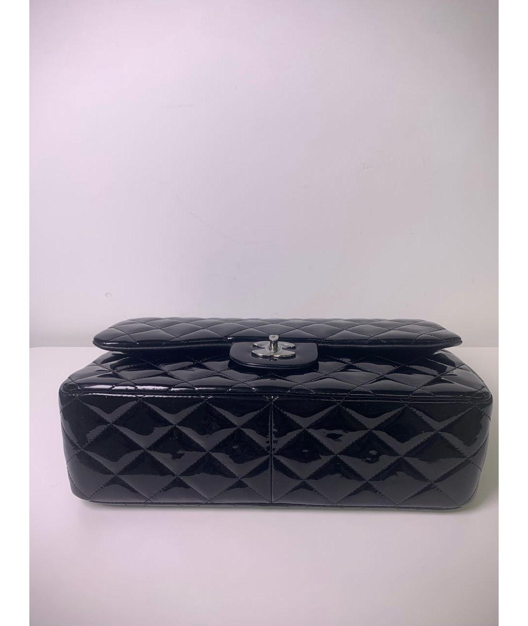 CHANEL Черная сумка через плечо из лакированной кожи, фото 5