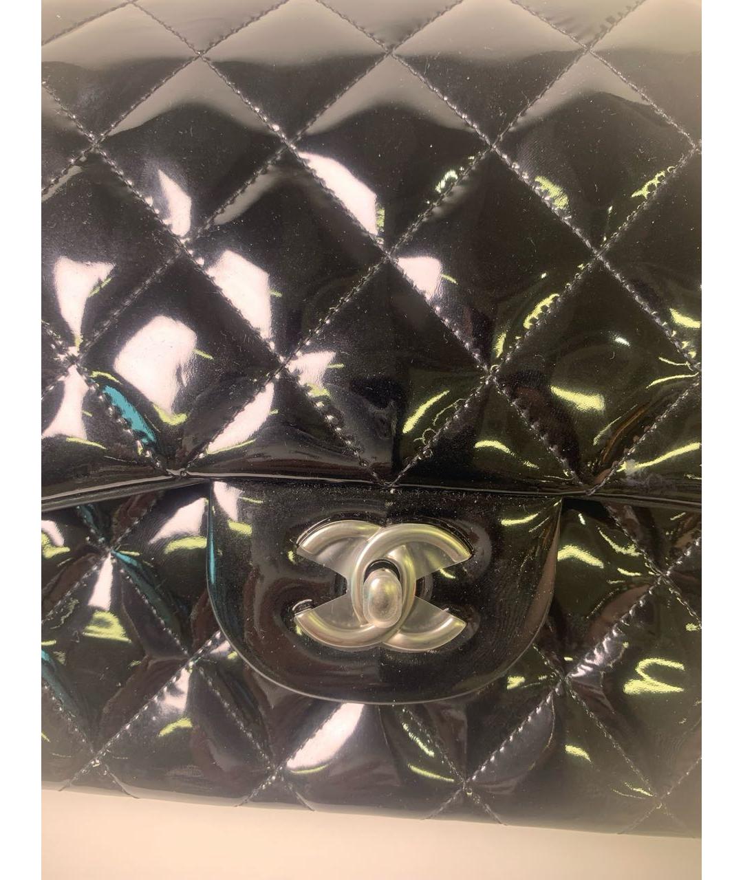CHANEL Черная сумка через плечо из лакированной кожи, фото 6