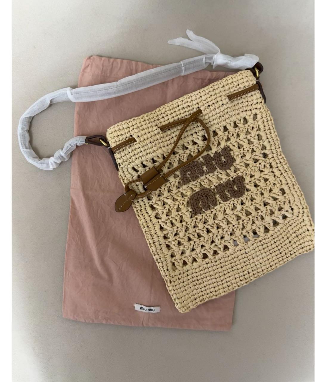 MIU MIU Бежевая пелетеная сумка с короткими ручками, фото 2