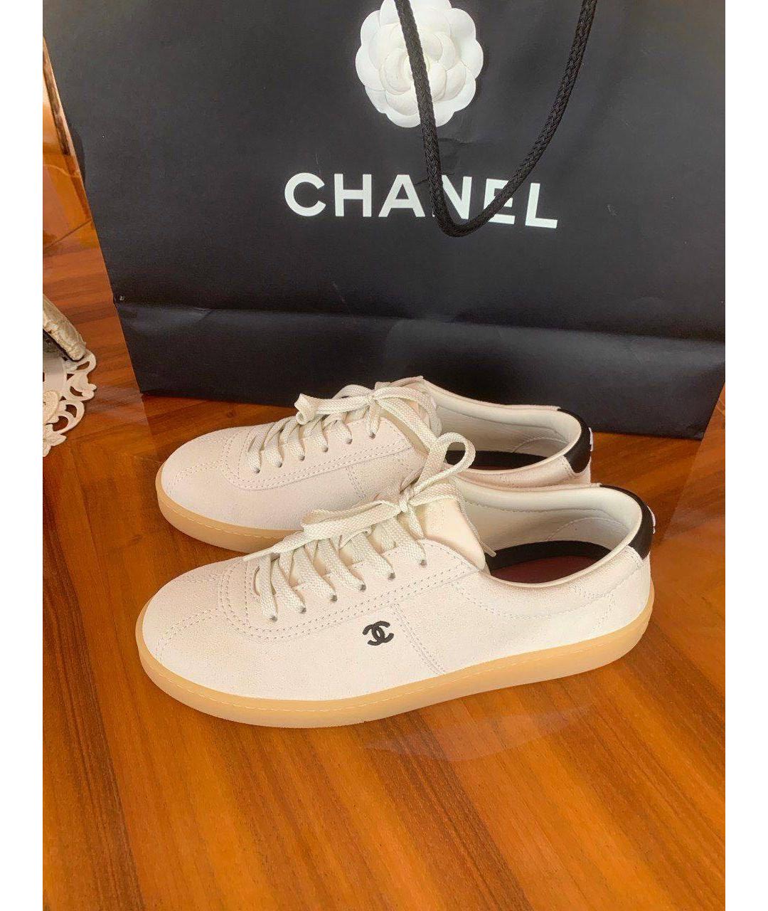 CHANEL Бежевые замшевые кеды, фото 2