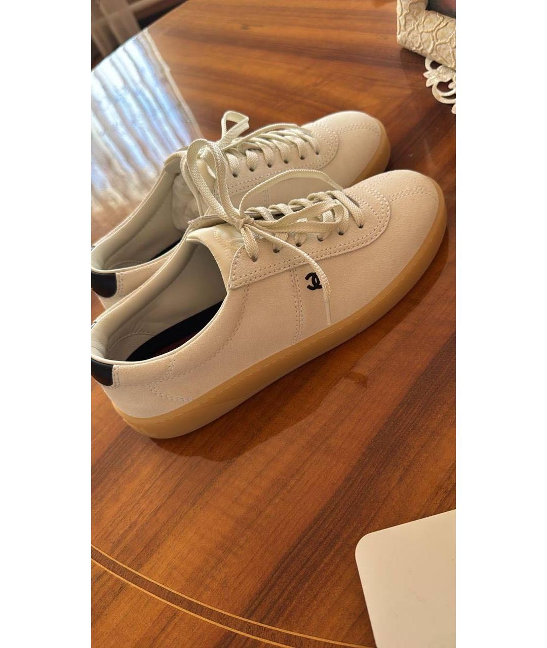 CHANEL Бежевые замшевые кеды, фото 3