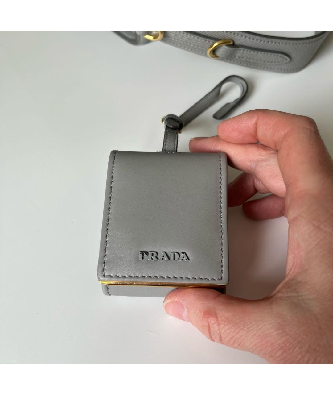 PRADA Серая кожаная сумка с короткими ручками, фото 7