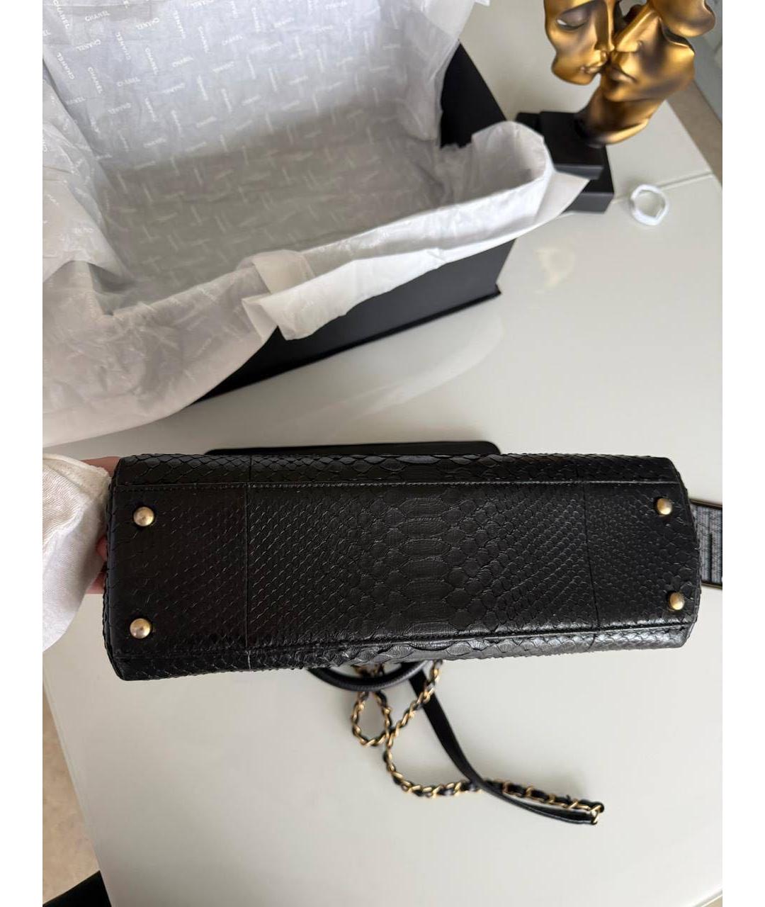 CHANEL Черная сумка с короткими ручками из экзотической кожи, фото 5