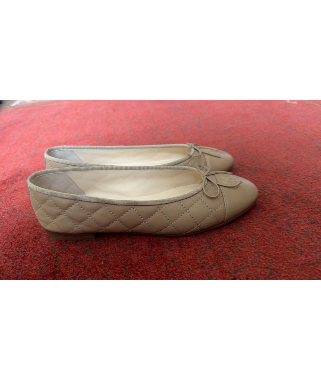CHANEL Бежевые кожаные балетки, фото 8