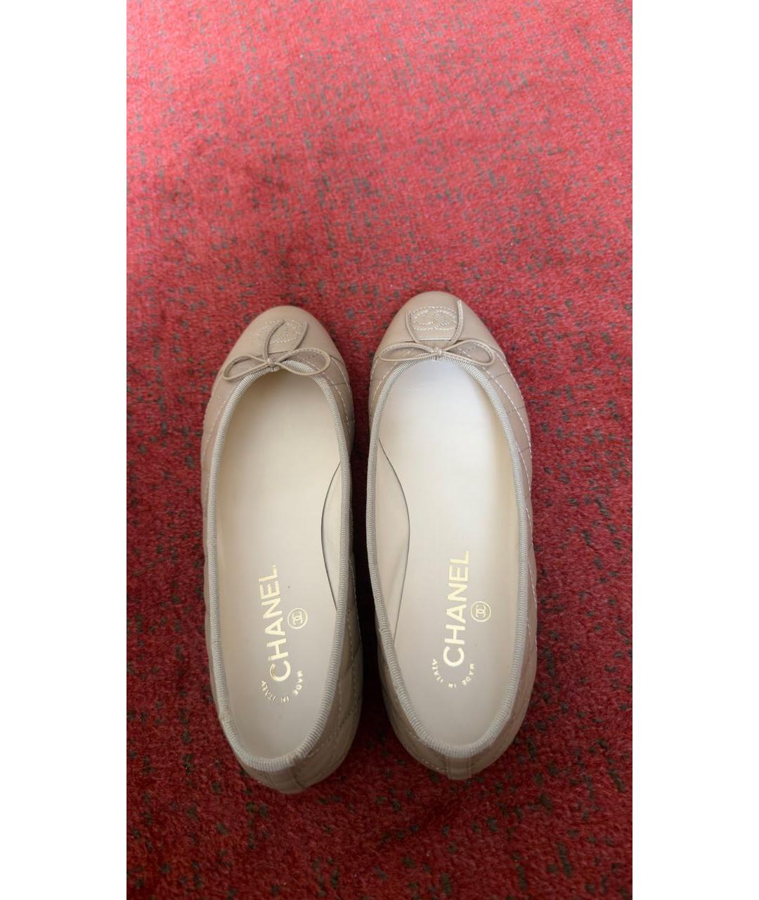 CHANEL Бежевые кожаные балетки, фото 3