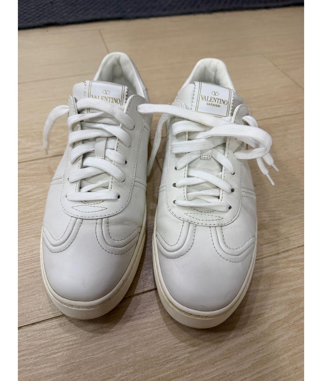 VALENTINO Белые кожаные низкие кроссовки / кеды, фото 2