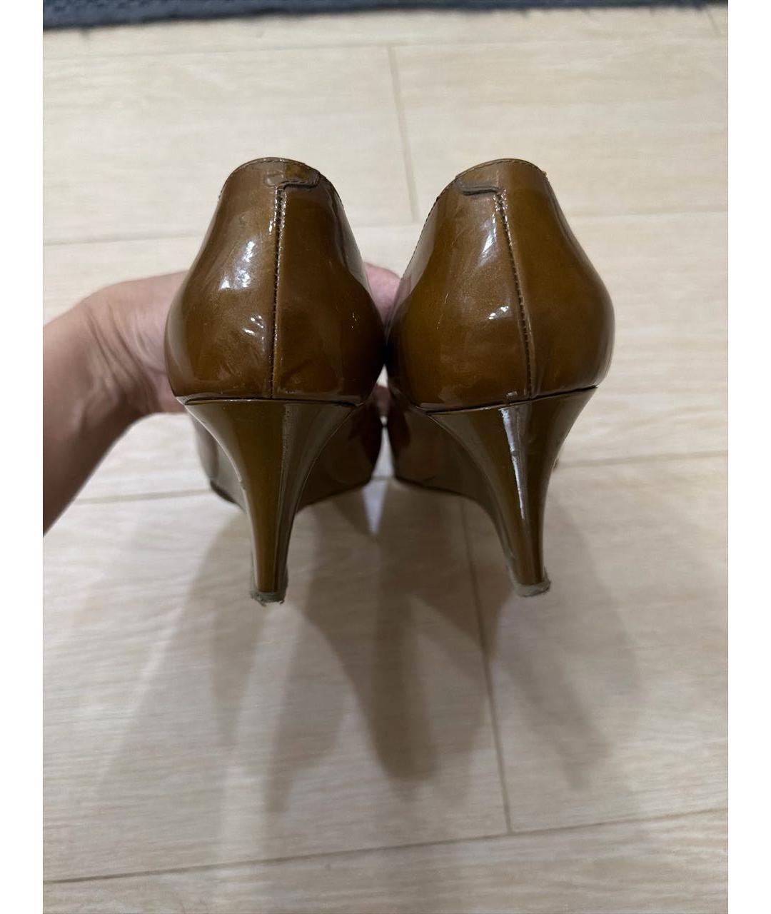 JIMMY CHOO Коричневые туфли из лакированной кожи, фото 4