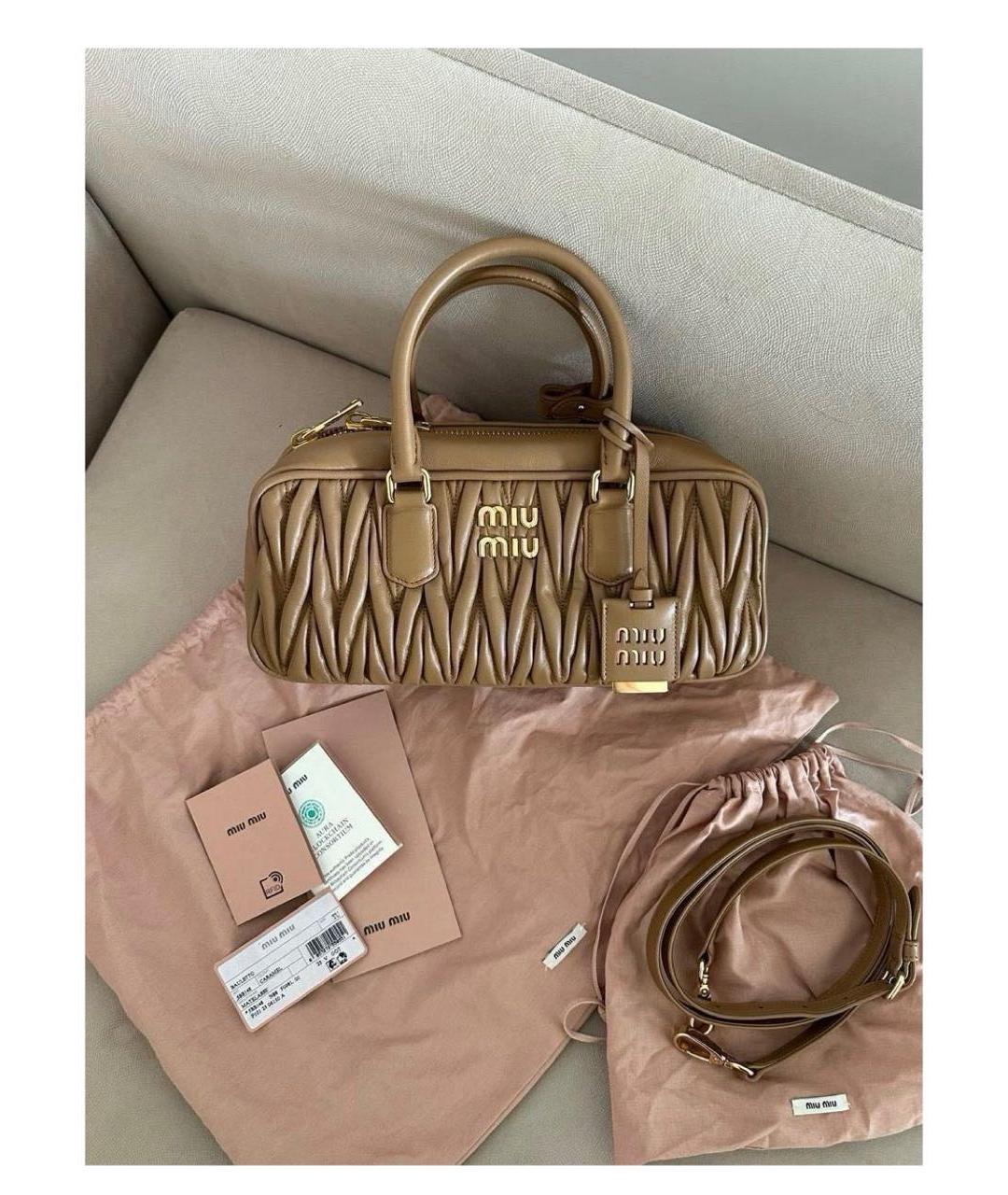 MIU MIU Бежевая кожаная сумка с короткими ручками, фото 2