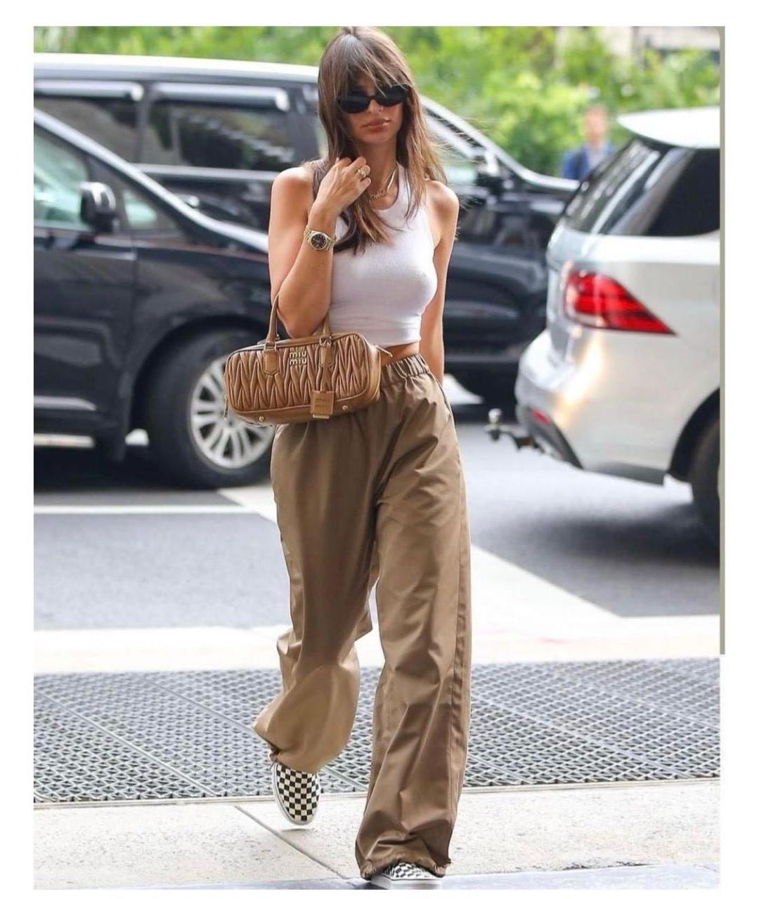 MIU MIU Бежевая кожаная сумка с короткими ручками, фото 5