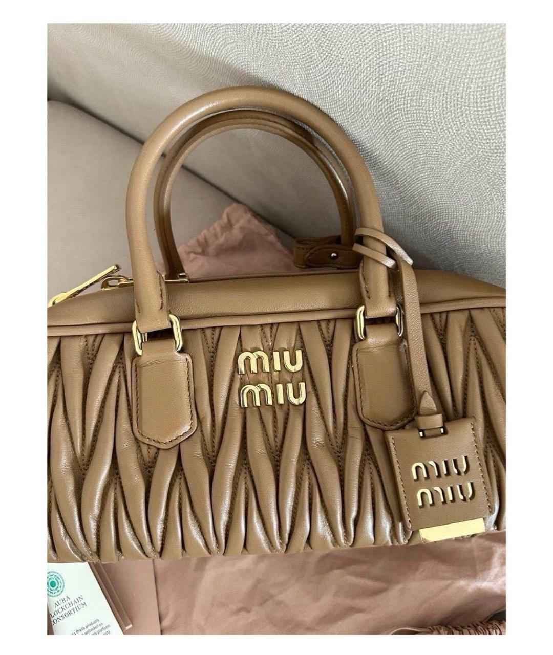 MIU MIU Бежевая кожаная сумка с короткими ручками, фото 3