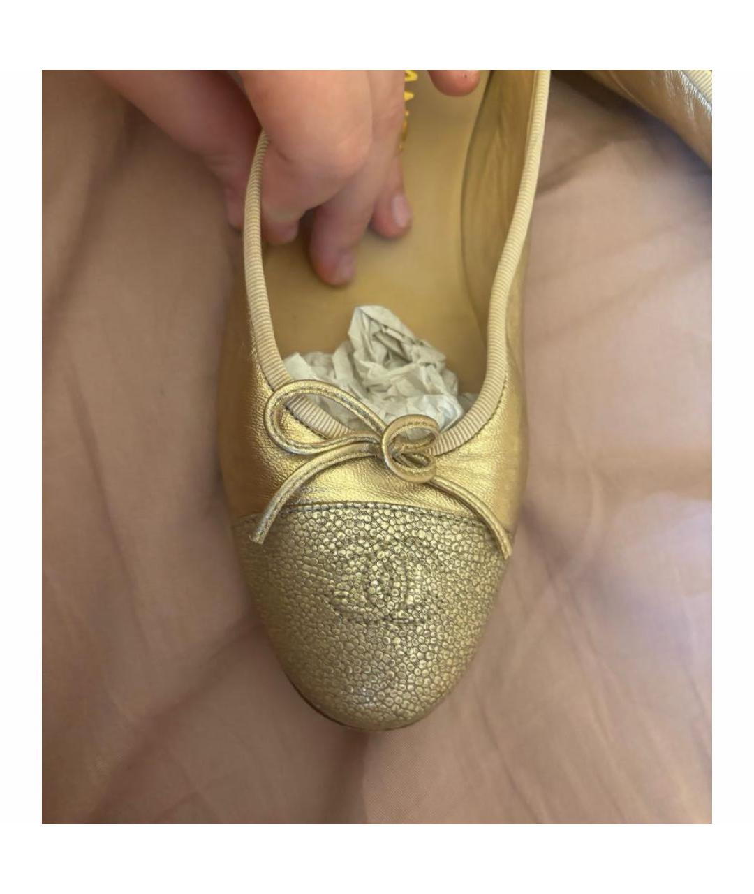 CHANEL Золотые кожаные балетки, фото 3