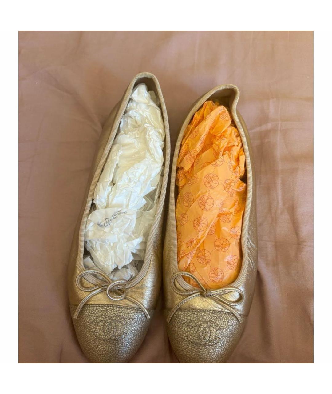 CHANEL Золотые кожаные балетки, фото 2