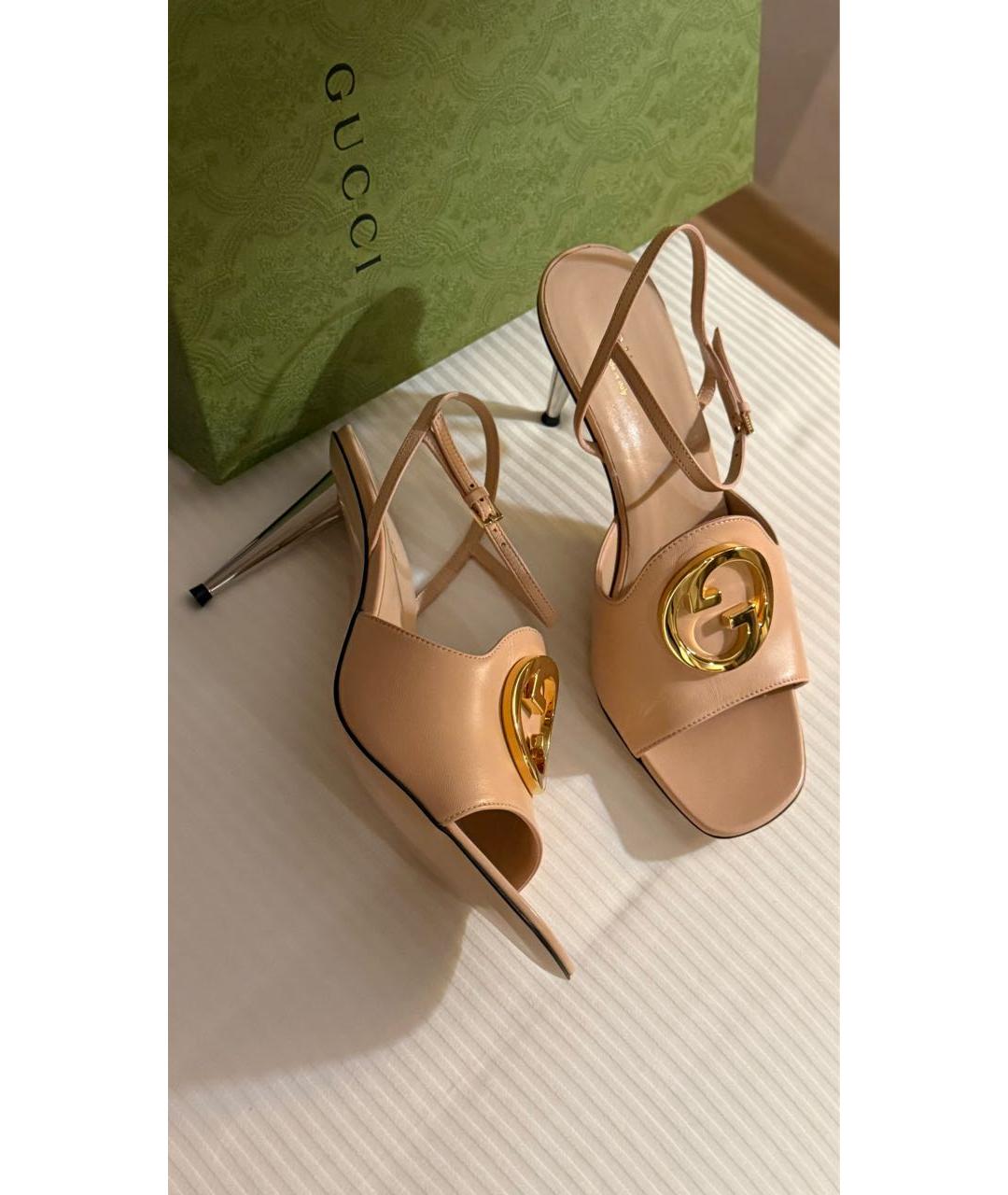 GUCCI Бежевые босоножки из лакированной кожи, фото 7