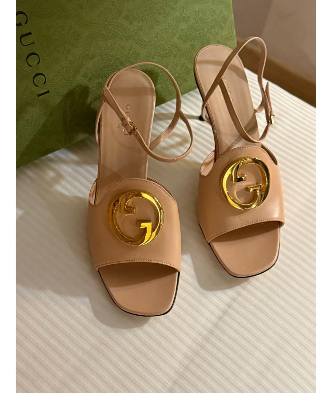 GUCCI Бежевые босоножки из лакированной кожи, фото 5