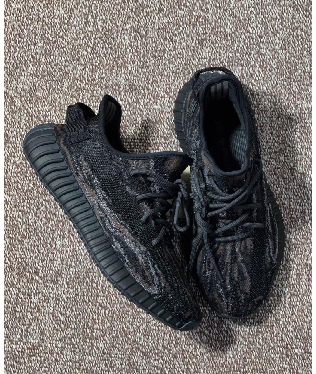 ADIDAS YEEZY Черные текстильные низкие кроссовки / кеды, фото 2