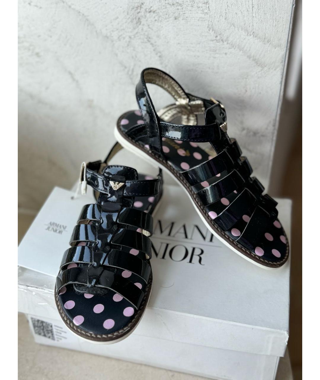 ARMANI JUNIOR Темно-синие сандалии и шлепанцы из лакированной кожи, фото 7