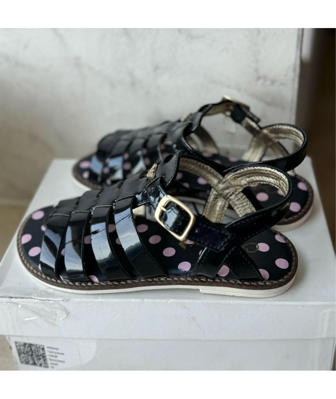 ARMANI JUNIOR Темно-синие сандалии и шлепанцы из лакированной кожи, фото 2