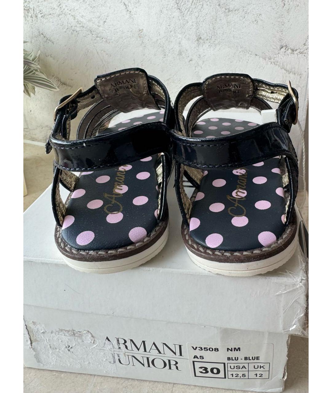 ARMANI JUNIOR Темно-синие сандалии и шлепанцы из лакированной кожи, фото 4