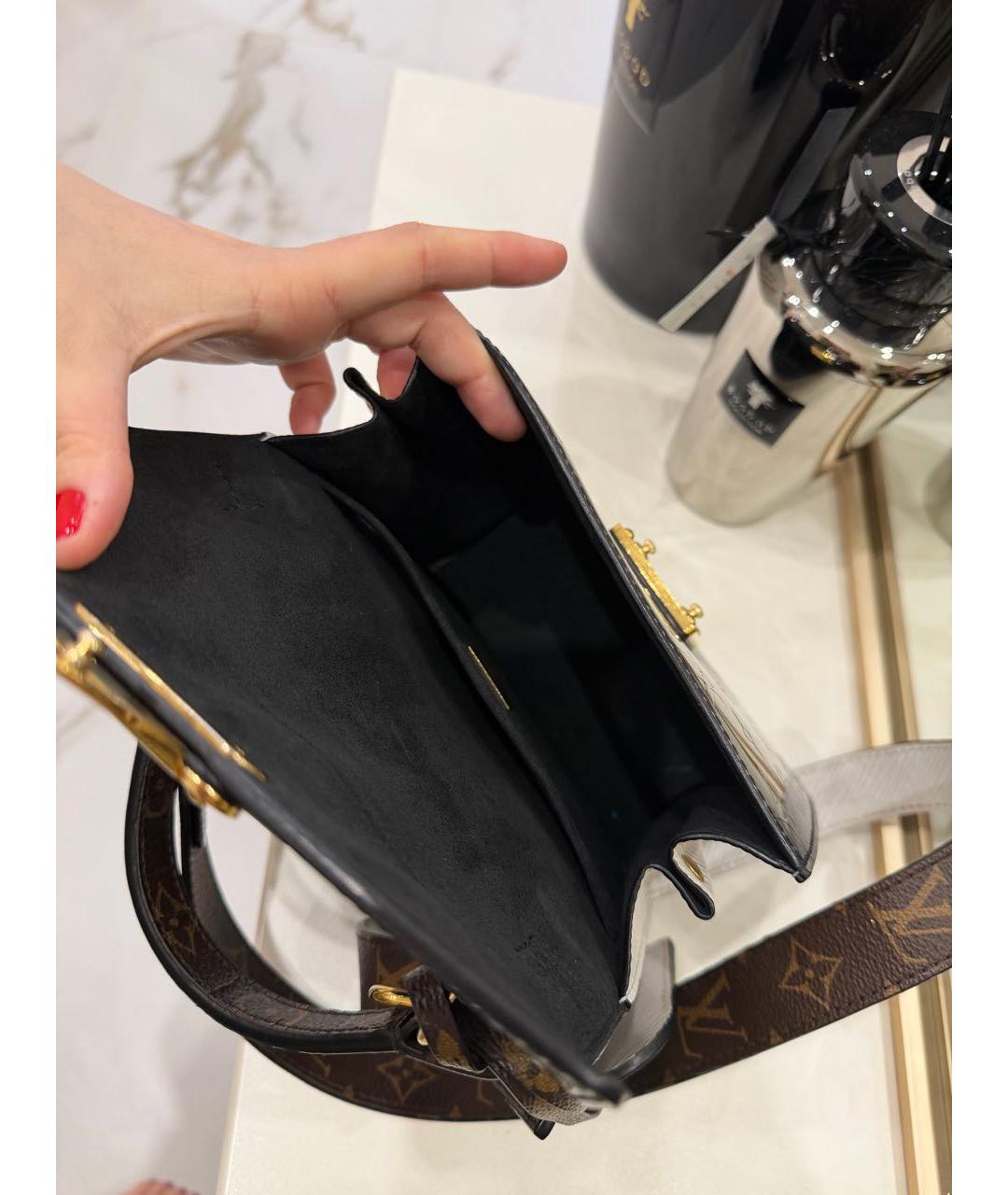 LOUIS VUITTON Черная сумка через плечо из лакированной кожи, фото 4
