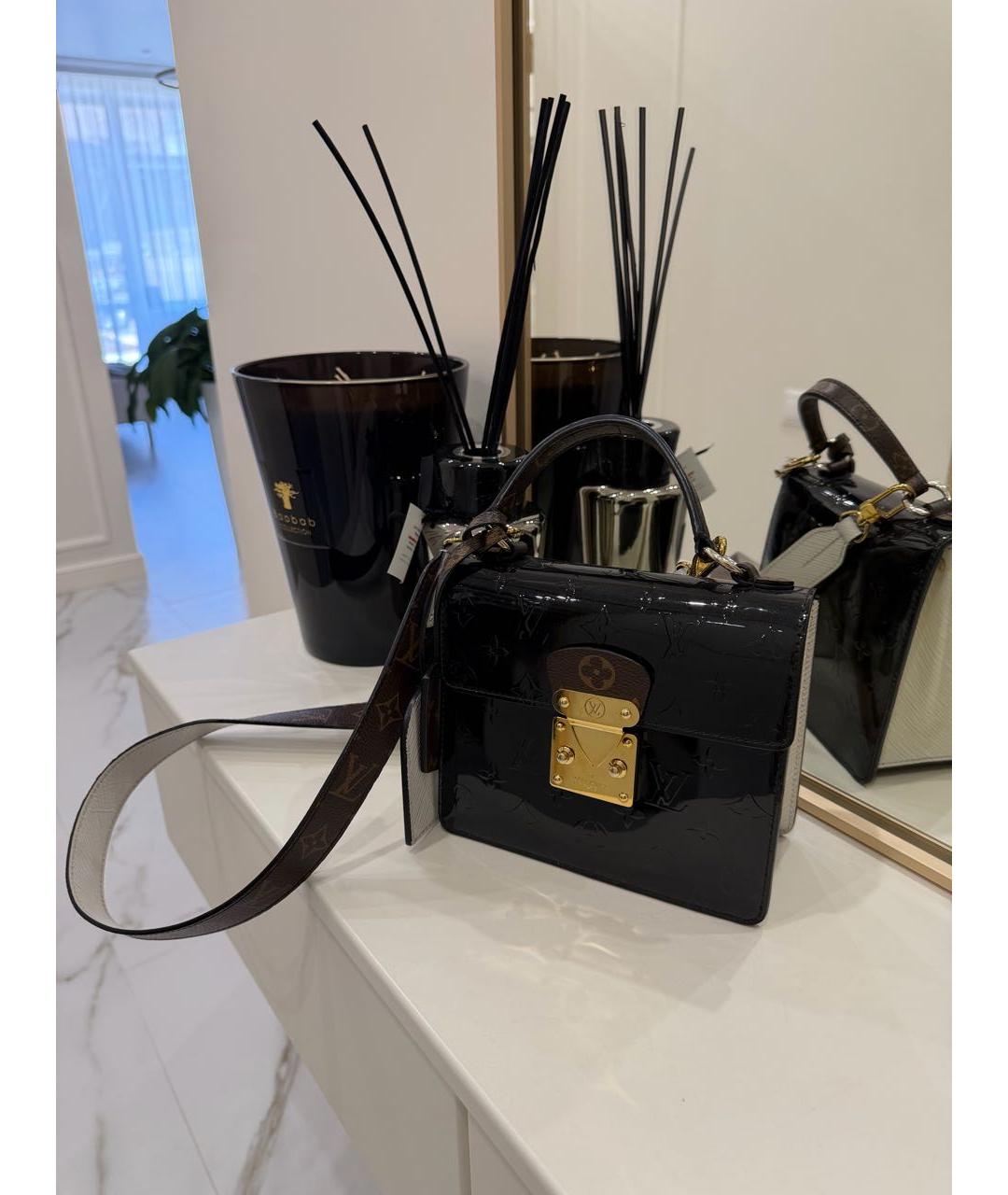 LOUIS VUITTON Черная сумка через плечо из лакированной кожи, фото 2