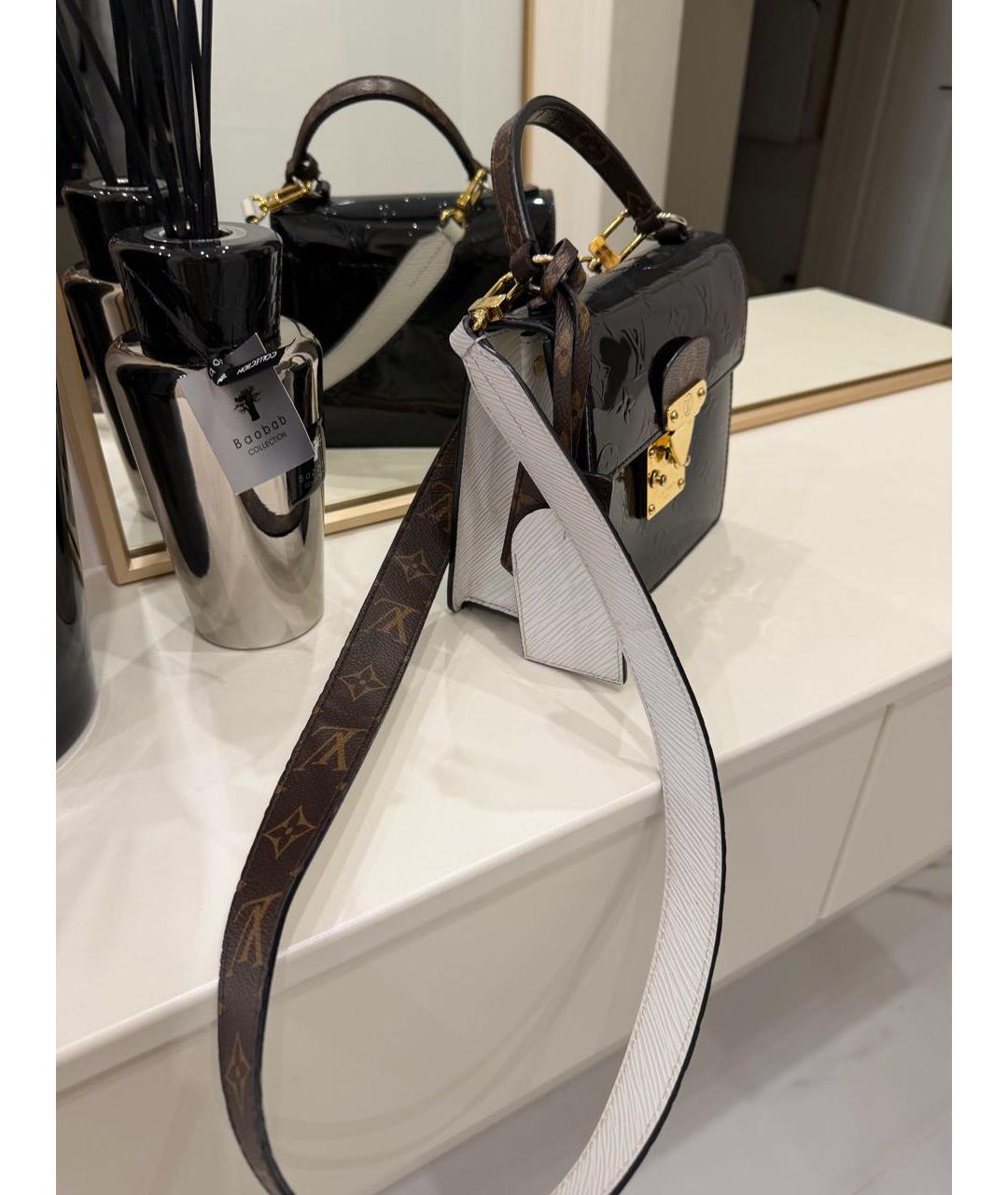 LOUIS VUITTON Черная сумка через плечо из лакированной кожи, фото 3