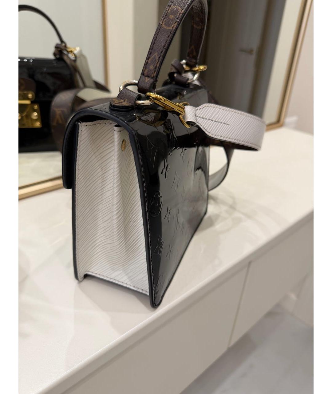 LOUIS VUITTON Черная сумка через плечо из лакированной кожи, фото 5