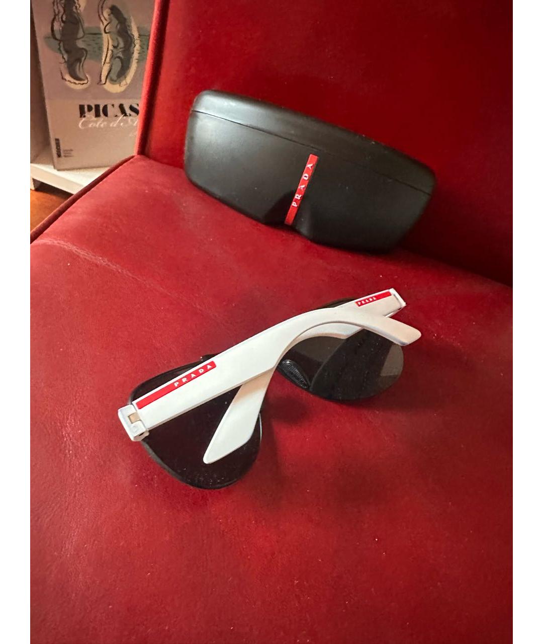 PRADA Белые пластиковые солнцезащитные очки, фото 3