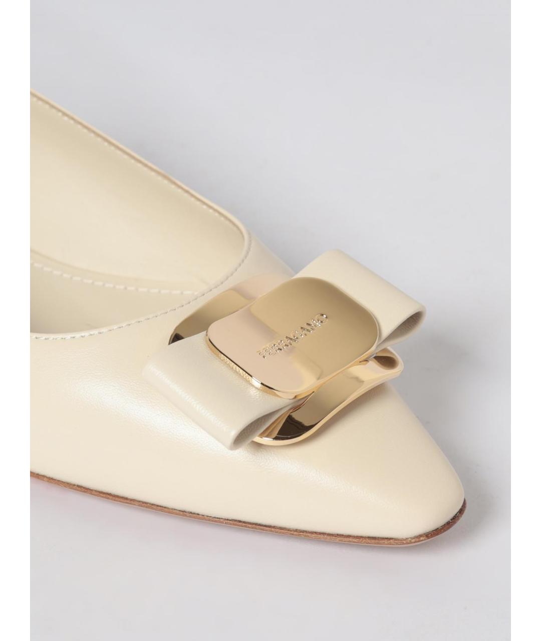 FERRAGAMO Бежевые кожаные балетки, фото 4
