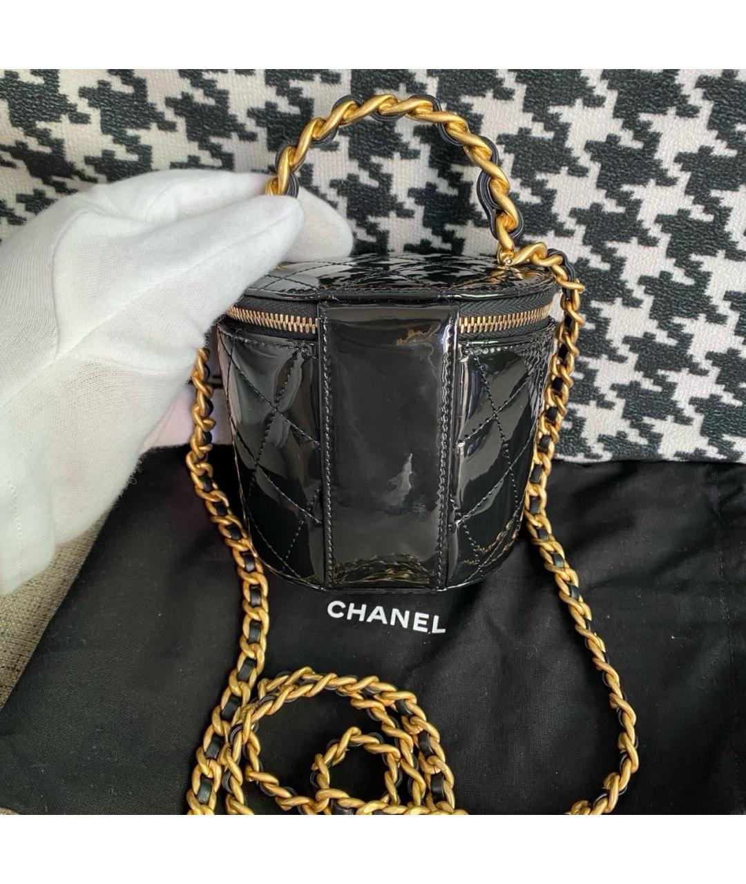 CHANEL Черная сумка через плечо из лакированной кожи, фото 2