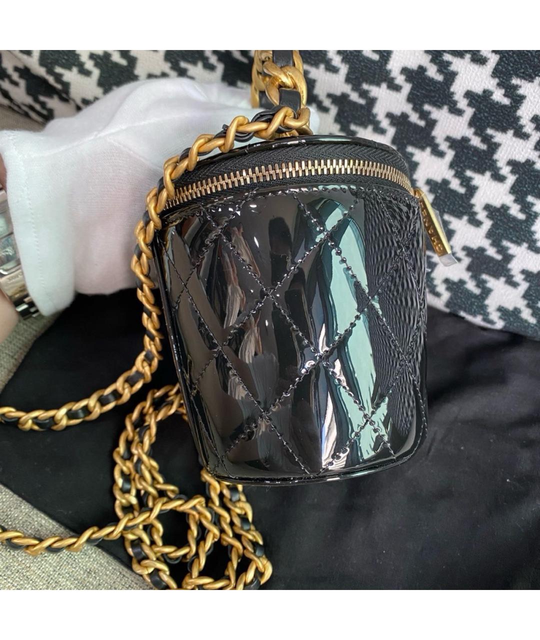 CHANEL Черная сумка через плечо из лакированной кожи, фото 3