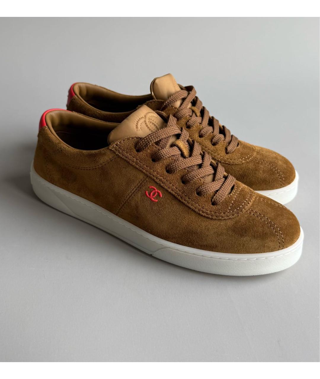 CHANEL Коричневые замшевые кеды, фото 3