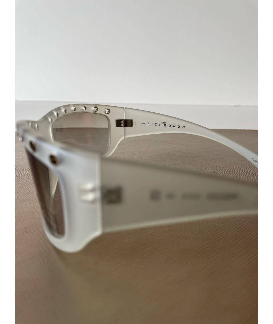 JOHN RICHMOND Серые пластиковые солнцезащитные очки, фото 4