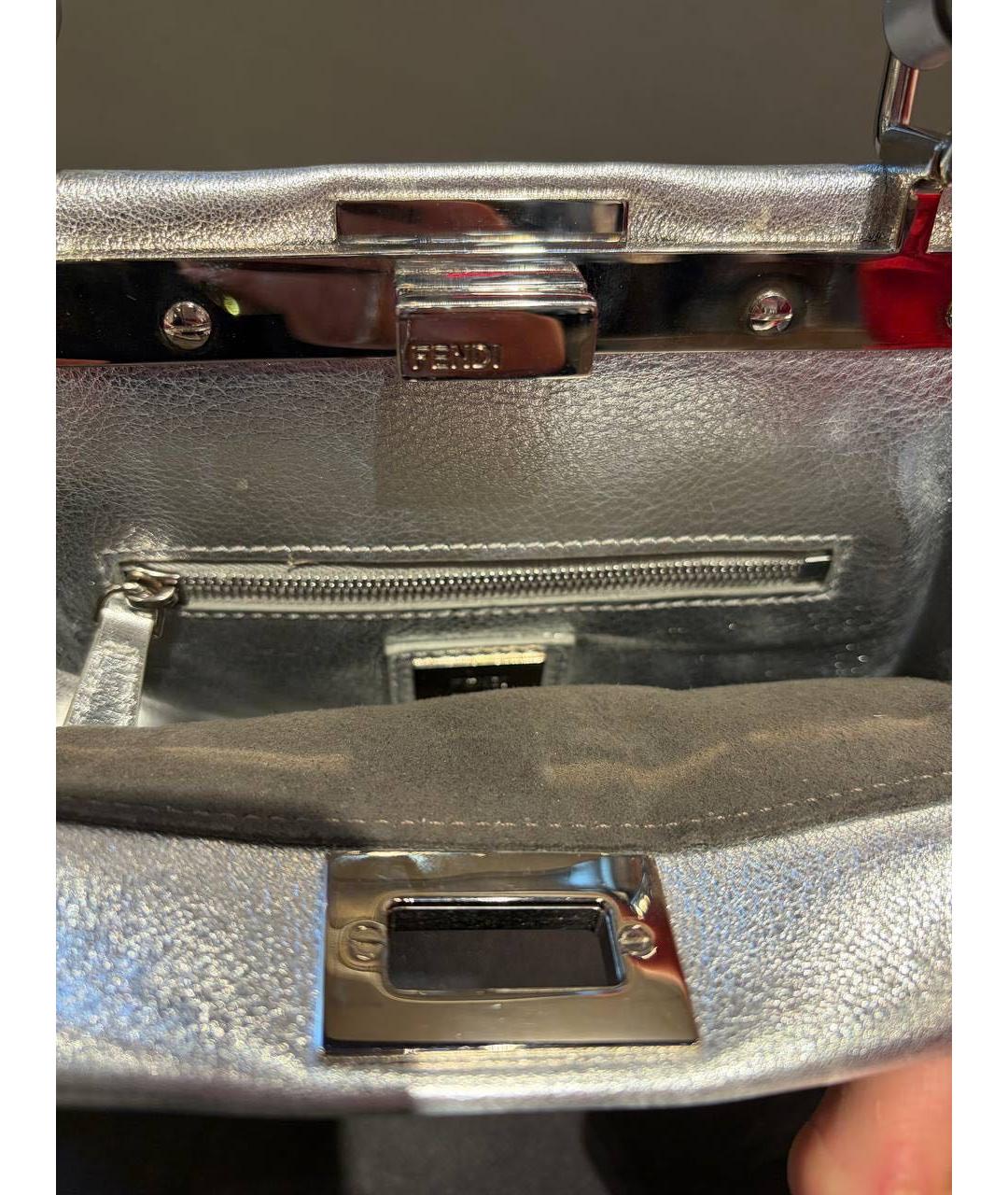 FENDI Серебряная кожаная сумка с короткими ручками, фото 3